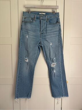 Levi’s Wedgie Straight Women’s Jeans Size 30 Distressed Raw Hem Medium Wash